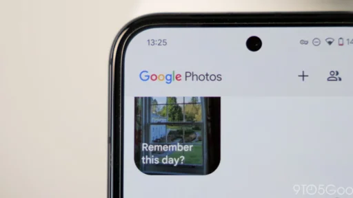 Google Fotoğraflar uygulamasının iOS sürümüne eklenen yeni kısayollar, kullanıcı deneyimini daha hızlı ve etkili hâle getirmek için tasarlandı. Uygulama ana ekranında yer alan bu kısayollar sayesinde kullanıcılar, favori fotoğraflarına, son eklenen medyalarına veya çöp kutusuna kolayca ulaşabiliyor. Yeni düzenleme, minimalist ve işlevsel tasarımıyla dikkat çekerken, iPhone kullanıcılarının Fotoğraflar uygulamasını daha sık tercih etmesini sağlayabilir.