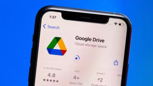 Google Drive ile dosyalarınızı bulutta güvenle saklayarak verilerinizi kaybetme riskini ortadan kaldırın ve her yerden erişin.